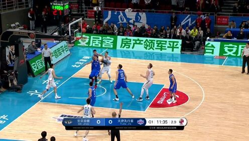 《北京男篮》开场就发威 王骁辉手起刀落三分命中