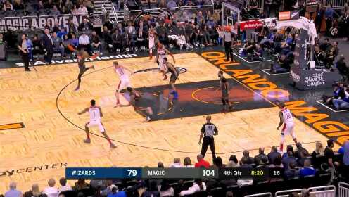 《NBA全场集锦》攻防一体！富尔茨抢断反击背后运球强硬上篮一气呵成