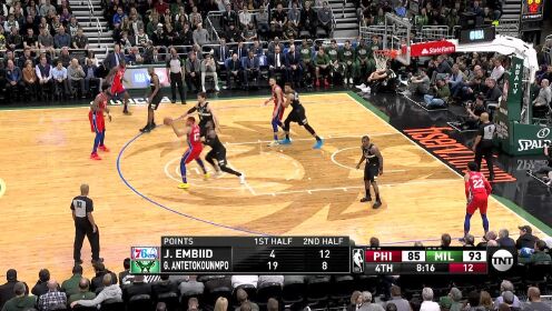《NBA全场回放》【原声回放】76人vs雄鹿第4节 字母哥气汹汹野兽补扣