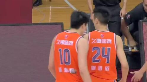 《CBA全场回放》CBA常规赛复赛第12日：上海vs新疆第3节回放