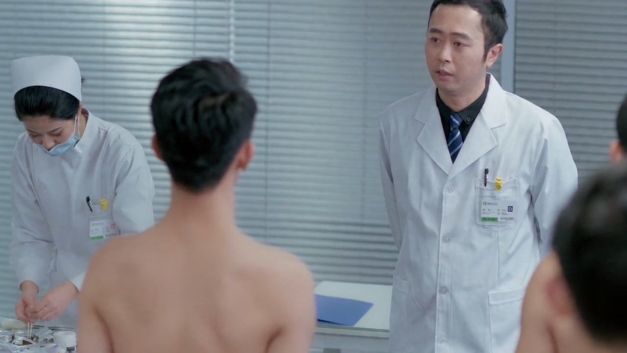 《九千米爱情》第2集02:学员体检要求脱光衣服,结果突然来个女护士,反应是真的快_高清1080P在线观看平台_腾讯视频