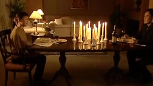 《我非英雄》第14集03：吕影和李未成一起吃烛光晚餐，喝醉的陈飞和纪雪菲抱在一起