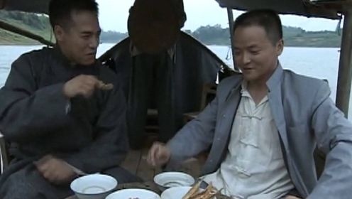 《红七军》第6集03：韦拔群和邓斌在一只游船上摆酒席论道，两人交谈甚欢