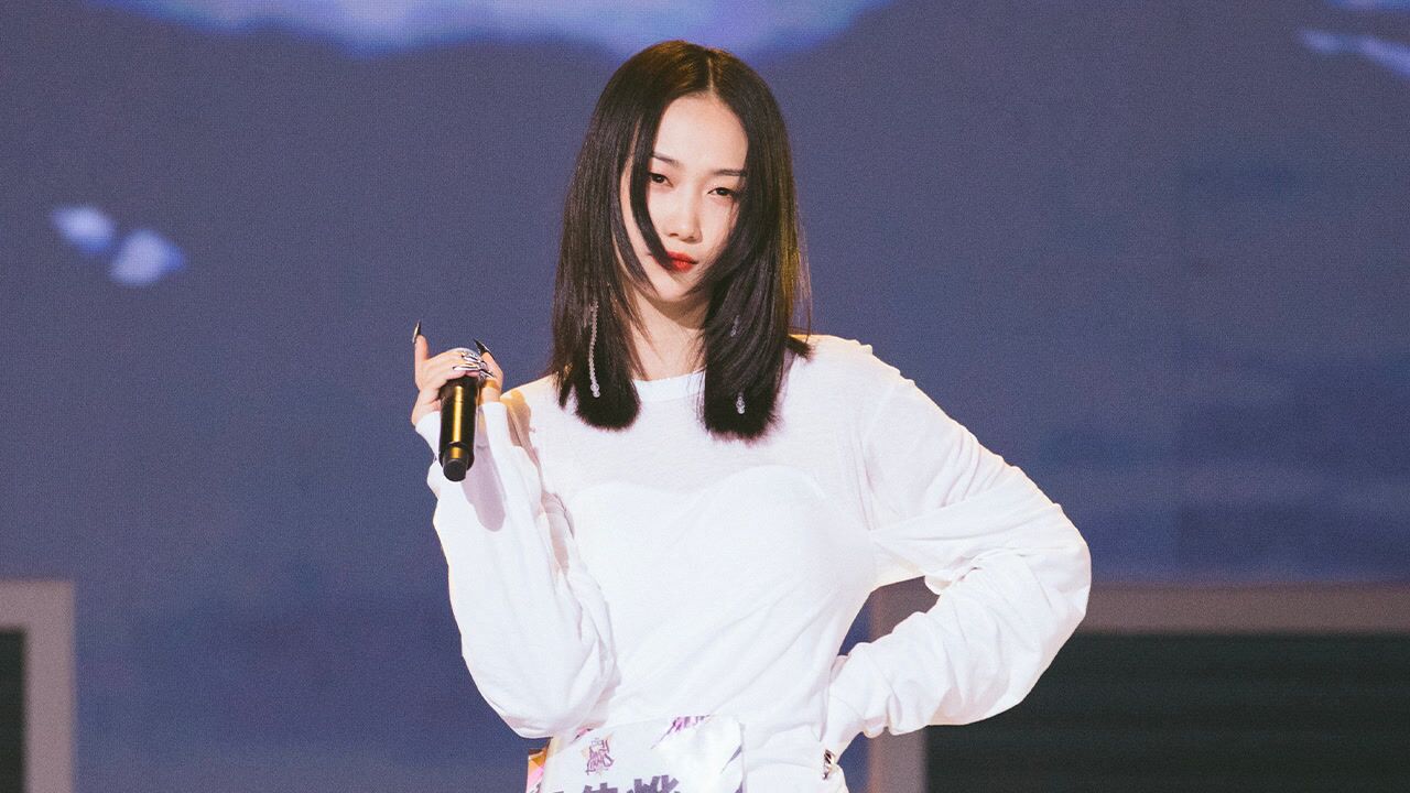 走过无数t台也勇敢登上舞台,超模吴佳烨用《美梦》打破身材焦虑_综艺