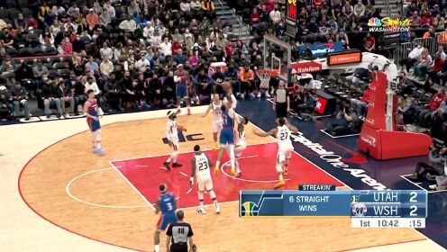 《NBA全场集锦》比尔连续晃动送出妙传 加福德篮下强起冲击篮筐