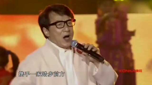 成龙霸气威武演唱《大漠英雄》