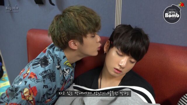 [BANGTAN BOMB] Sleeping Baby bothered with Jin  BTS (防弹少年团)