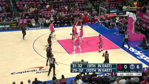 《NBA全场集锦》禁区之中守株待兔 加福德沉着冷静送出抡臂大帽