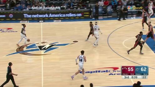 《NBA全场集锦》灵性假动作连晃两人 德隆-怀特强突内线打成2+1
