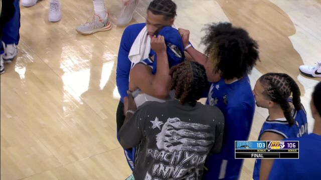 湖人四高阵容展奇效 詹眉联袂贡献惊艳防守锁定胜局