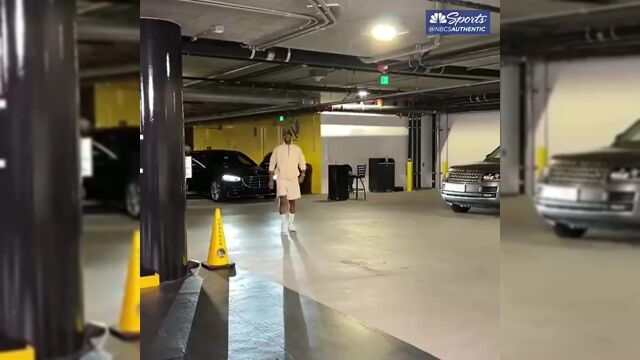 首秀来了！外媒晒保罗今日到场视频小手插兜大佬气质尽显