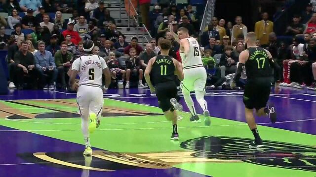 丹尼尔斯鬼手抢断送出妙传 锡安顺势起飞空接暴扣炸筐