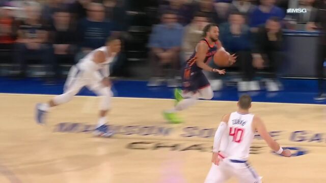 布伦森击地妙传贯穿防线 哈特快攻接球上篮一气呵成