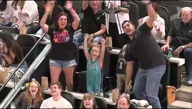 独行侠vs马刺第1节英文原声回放