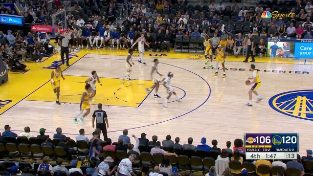 怕不是扔得炸弹！湖人次轮秀刘易斯空接传球直接砸到篮板哐当一声