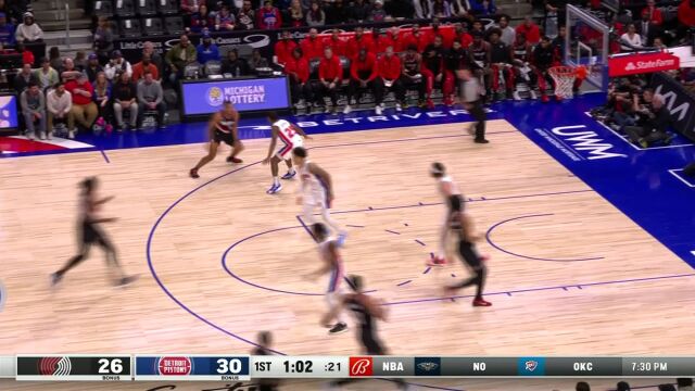 马库斯聚精会神鬼手刀球 甩开大步直冲禁区轻松上篮