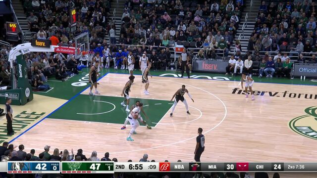 东契奇要犯规未果 雄鹿趁机反击连续打成