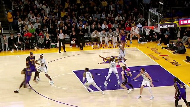 3秒轰5分！里夫斯机敏抢断字母哥反击打进