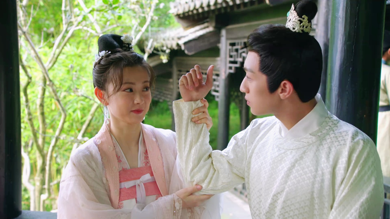 氛围制造小天才,太子妃强推太子与郡主上台