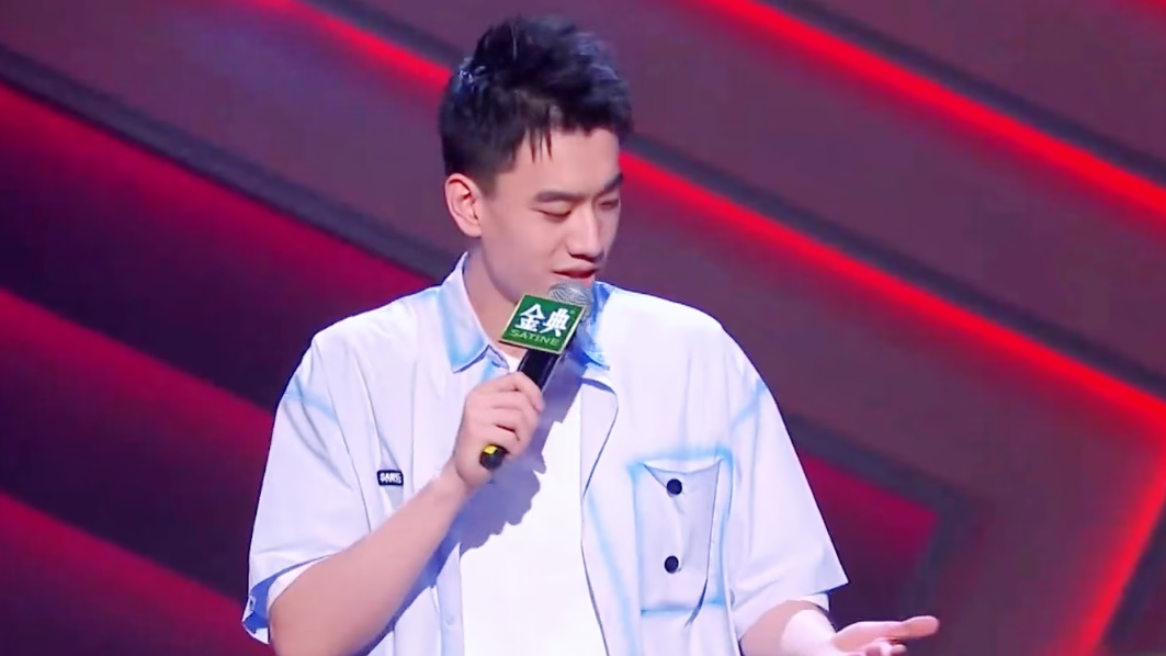 爆梗脱口秀丨庞博调侃"全家福"奶茶,像兑水粽子过于好笑