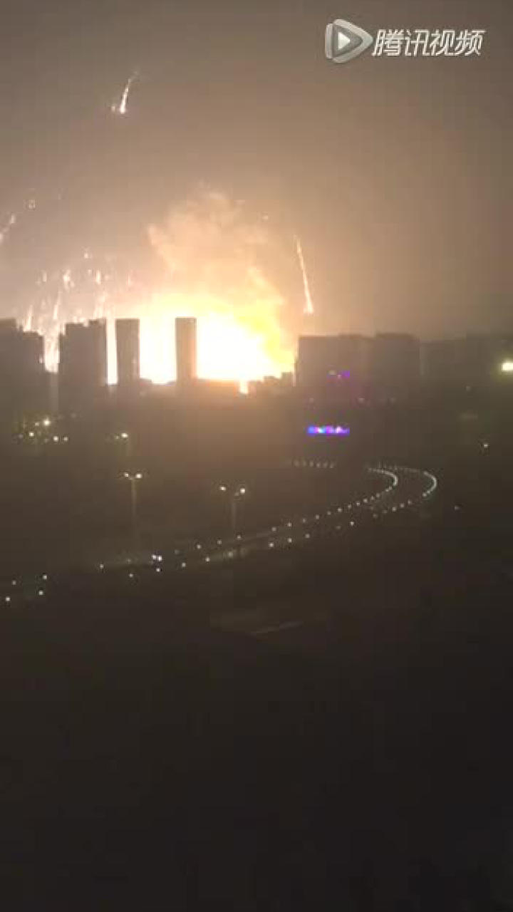 实拍天津8.12大爆炸_高清