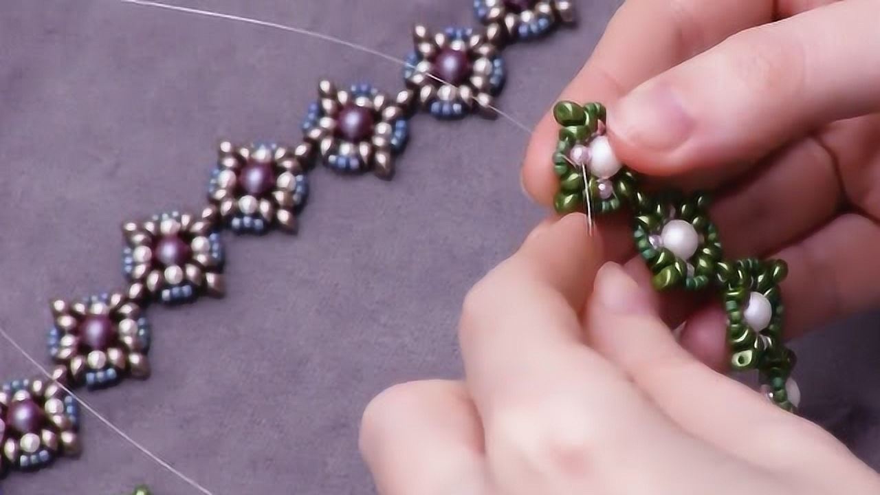 手工串珠—制作一条漂亮的珍珠手链_腾讯视频