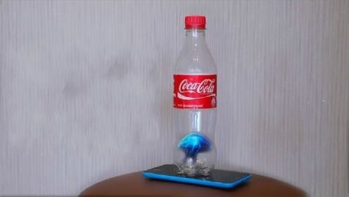 厉害了，一个塑料瓶就能制作全息3D投影，原来原理这么简单