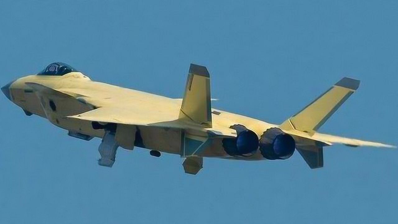 中国量产型歼20战机终于曝光机身一处果然发生重大变化