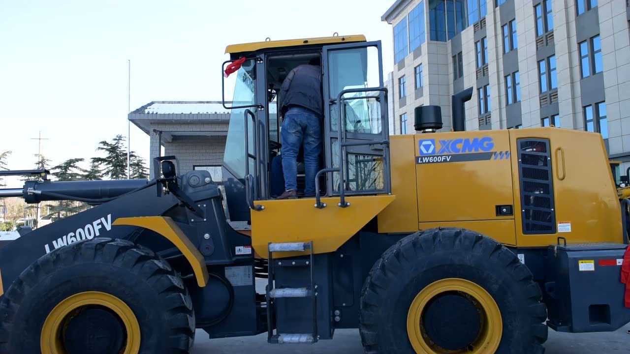 河南路友机械徐工lw600fv铲车客户提车视频