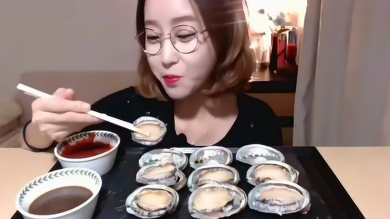 韩国美女直播吃鲍鱼