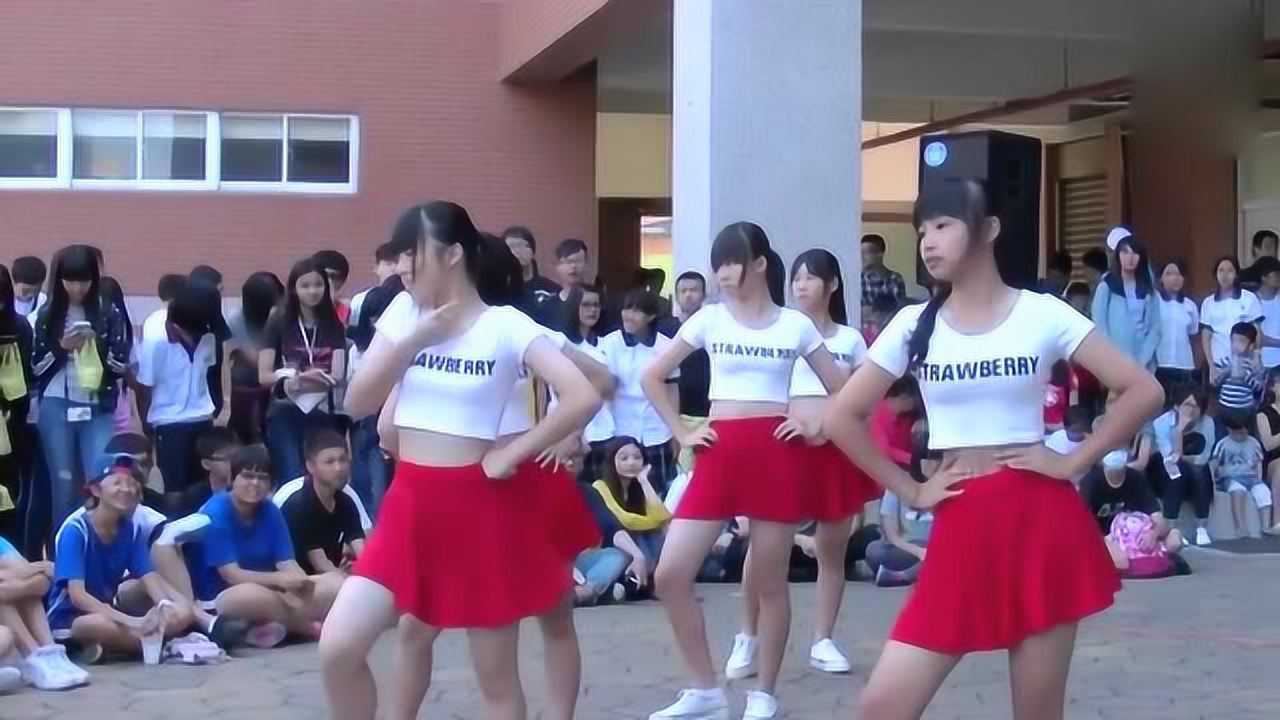 初中女学生一段自编舞蹈，一大群同学跑来围观太美了！_高清