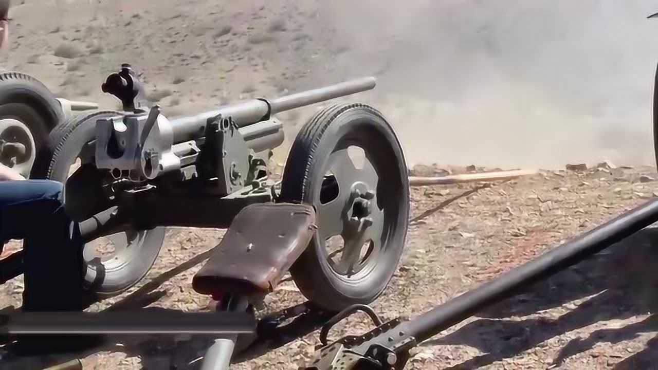 37mm博福斯反坦克炮开炮瞬间美女腿都软了实弹威力就是强