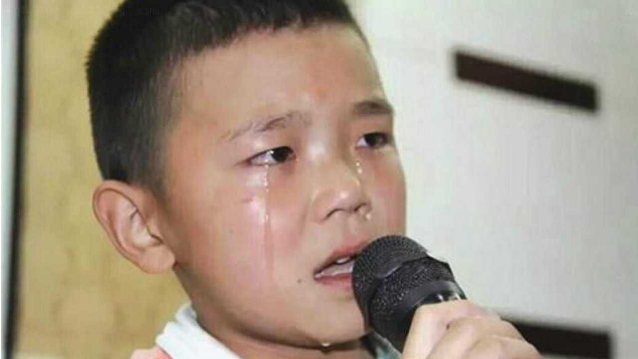 6孩子一首《妈妈我想你》,感动无数人,歌词句句伤痛