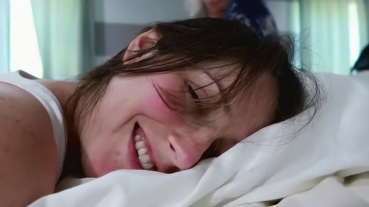 实拍在自己家中顺利生产的孕妈妈,很少见到分娩中还能微笑的产妇!