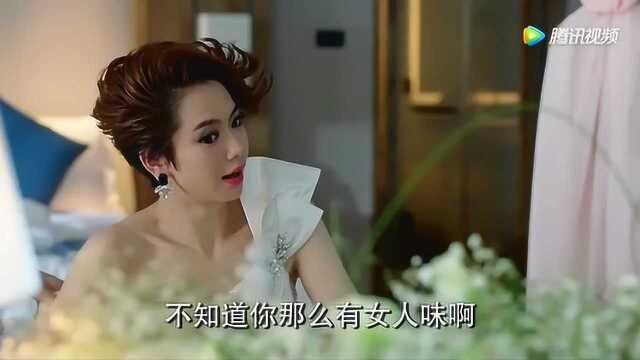 包念念吐槽明亮有女人味,明亮把“乳垫”全都拿了出来,大家笑了.