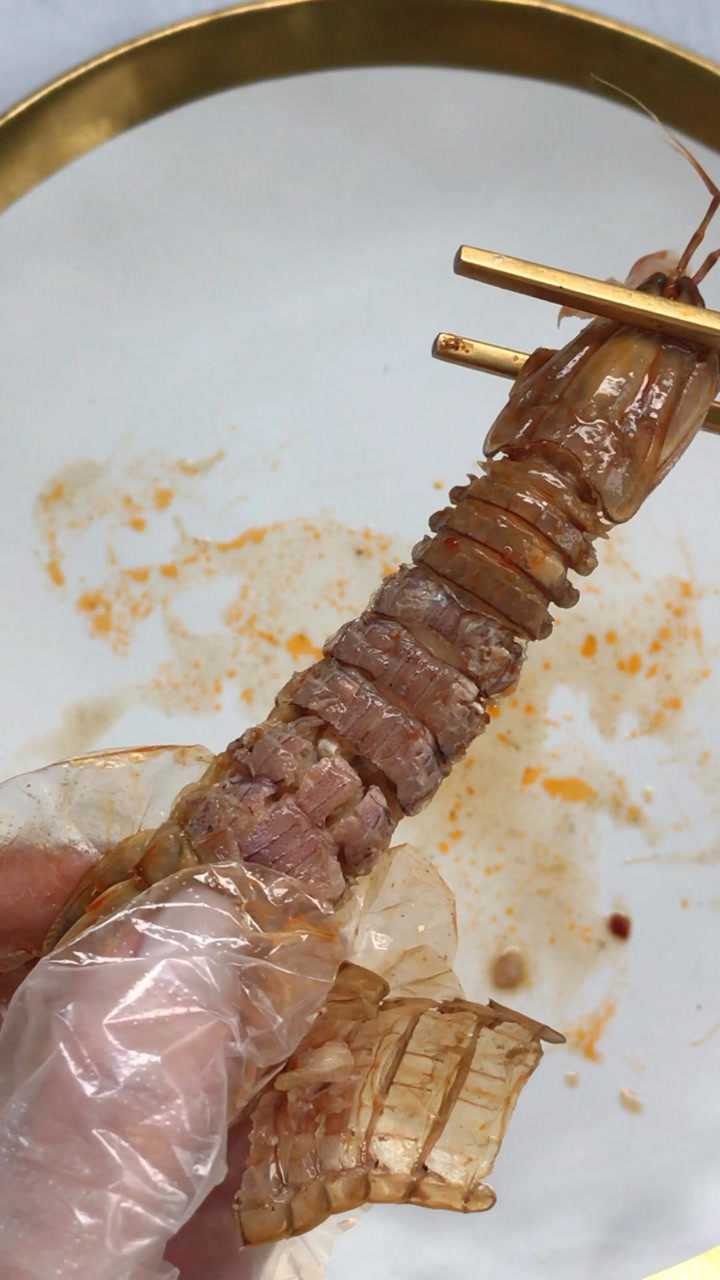 给大家安利一个轻松剥皮皮虾的方法 快速get起来!