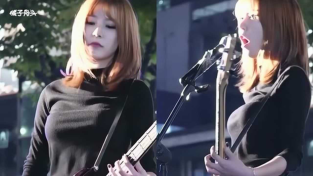 韩国女团贝斯手智仁爆火抖音,自弹自唱的"街头女孩"让人释然