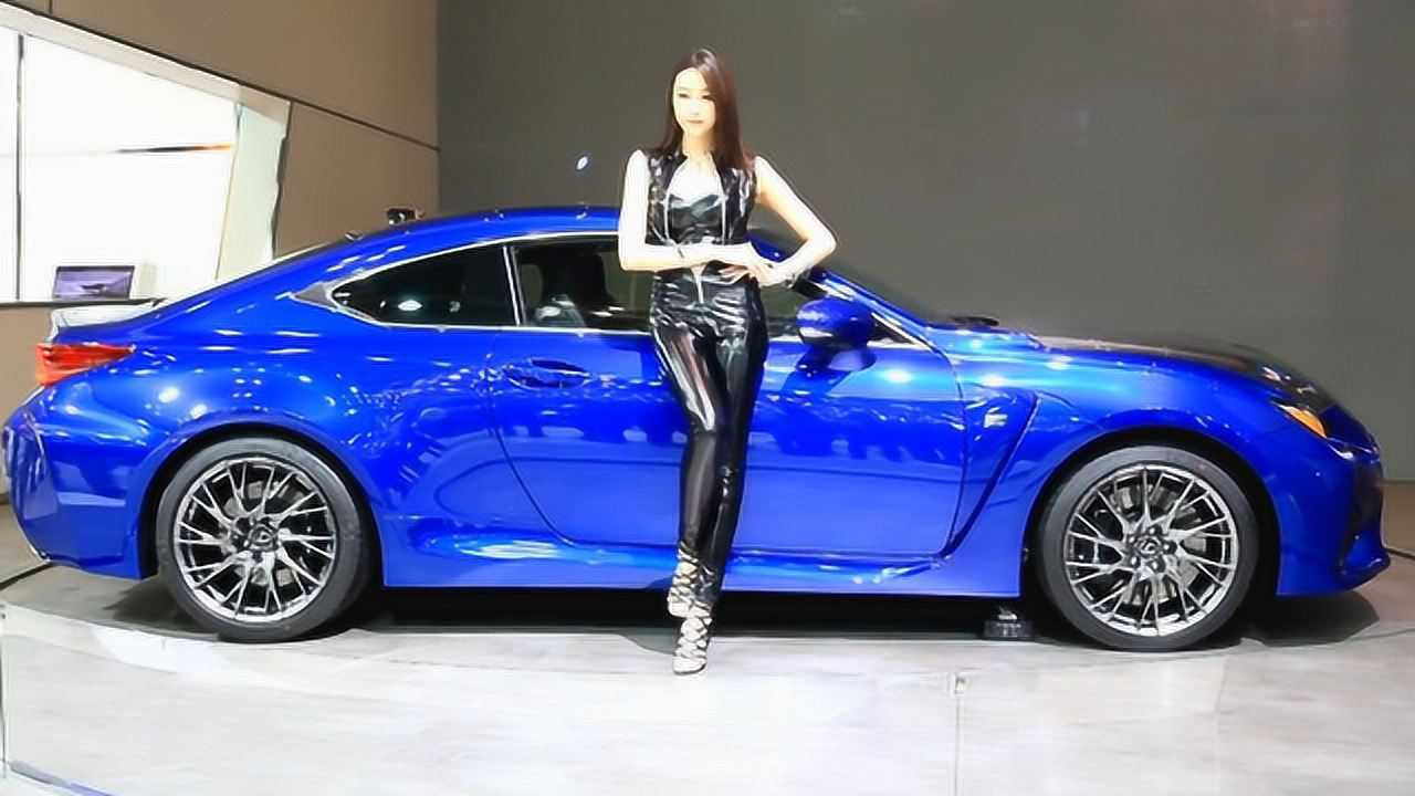 炫酷蓝色超跑配上顶级车模百看不厌