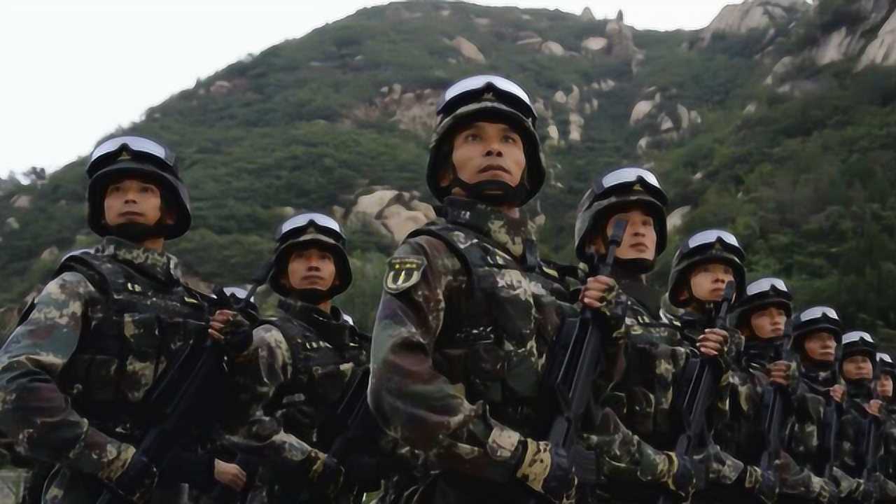 火箭军官兵献礼八一 我们是一个兵