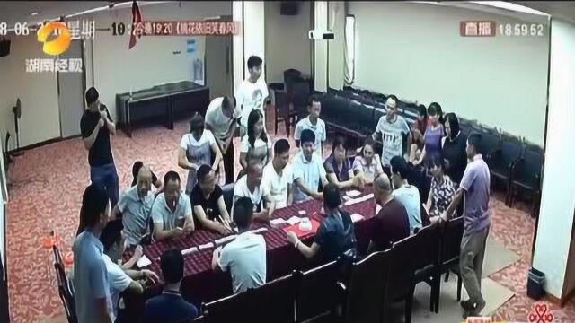 宾馆租会议室“开会” 监控发现他们竟在做这种事?