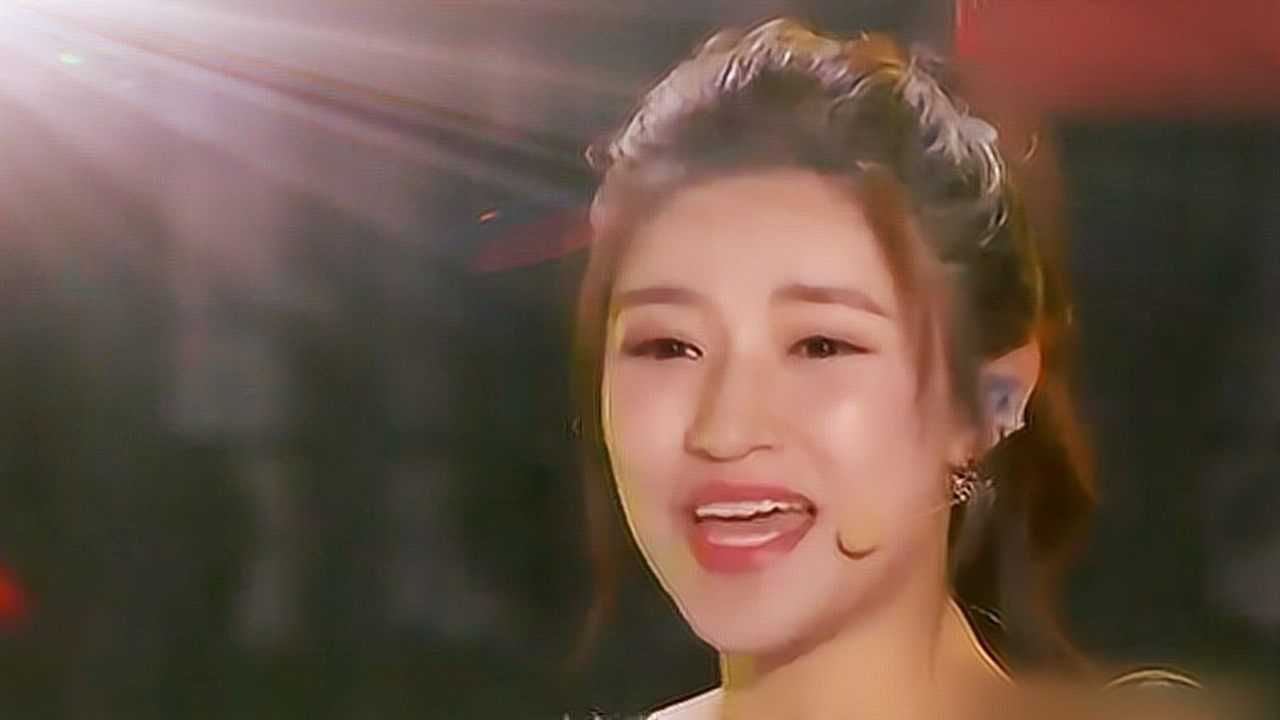 文松与刘美钰夫妇首次同台表演《花好月圆》全程笑料不断_腾讯视频