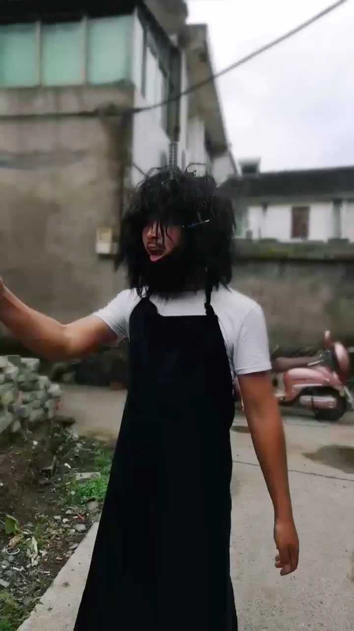 熊出没之探险日记真人版赵琳的大腿受伤了