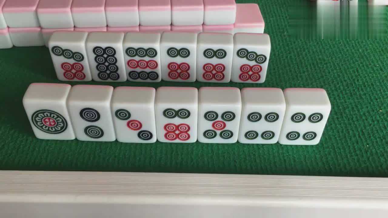 农村小伙第一次麻将好不容易做了一把清一色摸到六筒就看不懂了