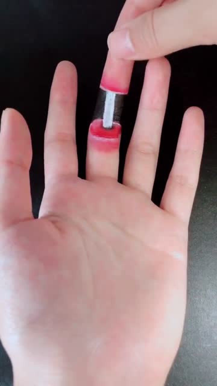 小姐姐用水彩笔画出以假乱真的伤口,网友:太真了,看着都疼!