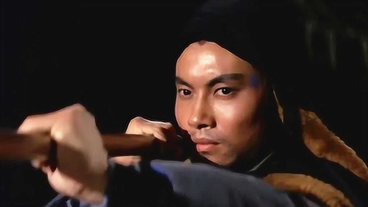 《林冲夜奔》:林冲被算计差点被烧死,逃出后被逼上梁山手刃仇敌_电影