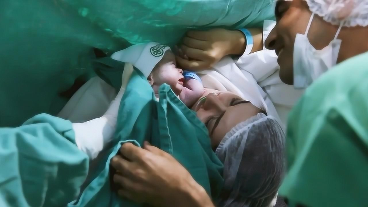 实拍孕妇艰辛的剖腹产生子过程，做妈妈真不容易，母爱着实伟大！