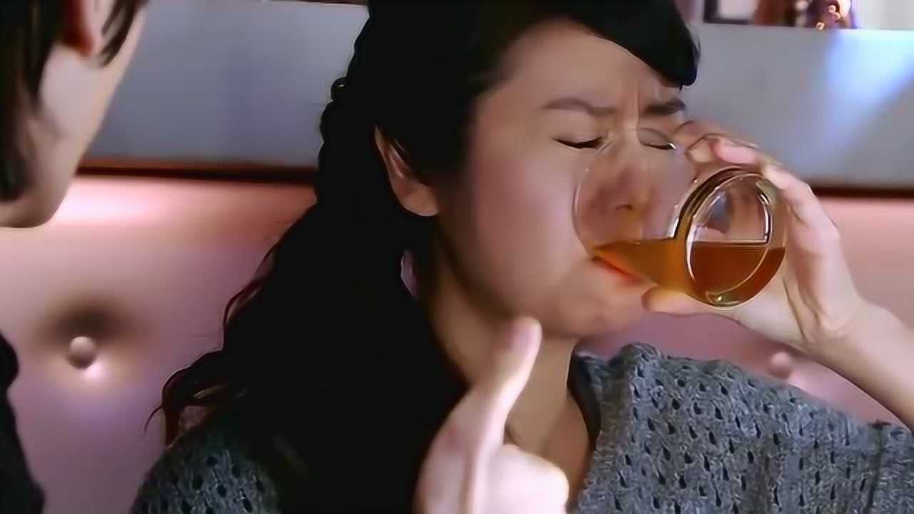 女儿喝多了母亲大清早来女儿房间一看傻眼了床上又多了两个人