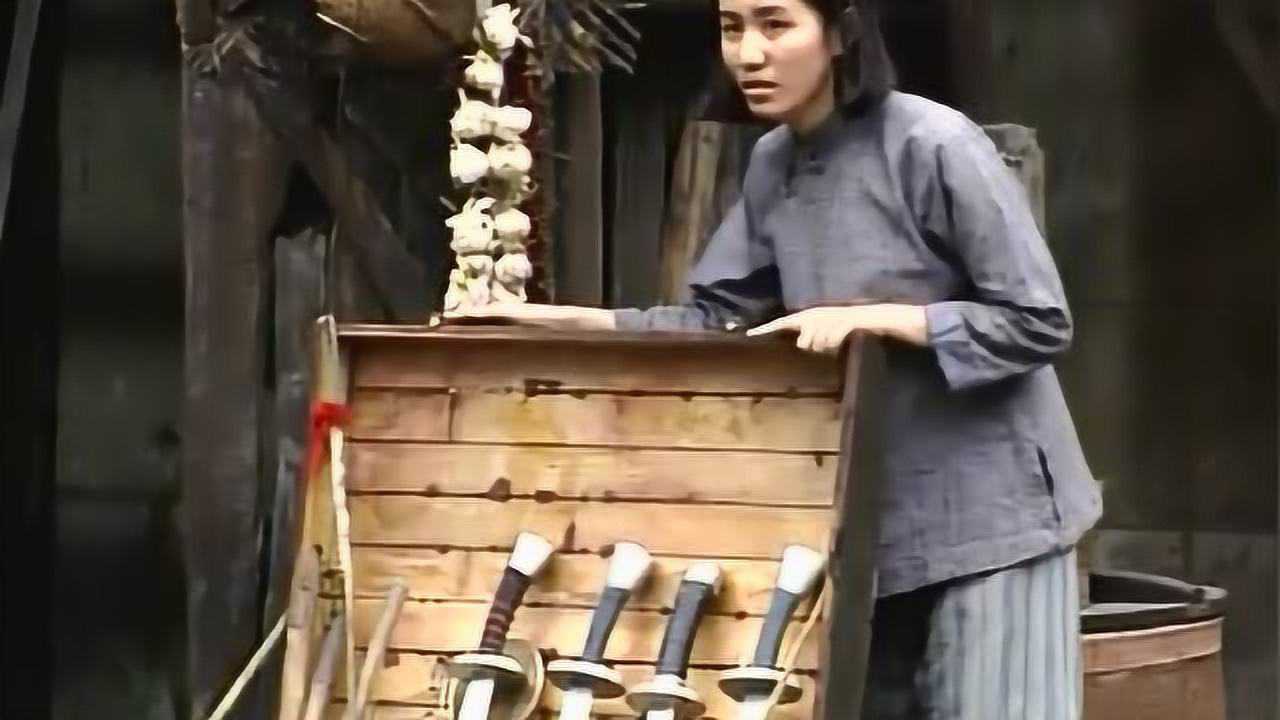 三毛流浪记:大婶哭着认三毛,不料三毛却不认妈妈,还要赶走大婶