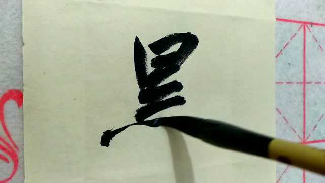 行书五言对联:云山起翰墨,星斗焕文章,字体丰满,圆润厚重