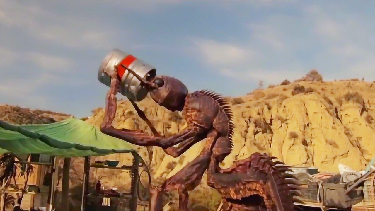 一部科幻喜剧电影,科学家培育出2米高的巨型蚂蚁,喝啤酒,吃肉